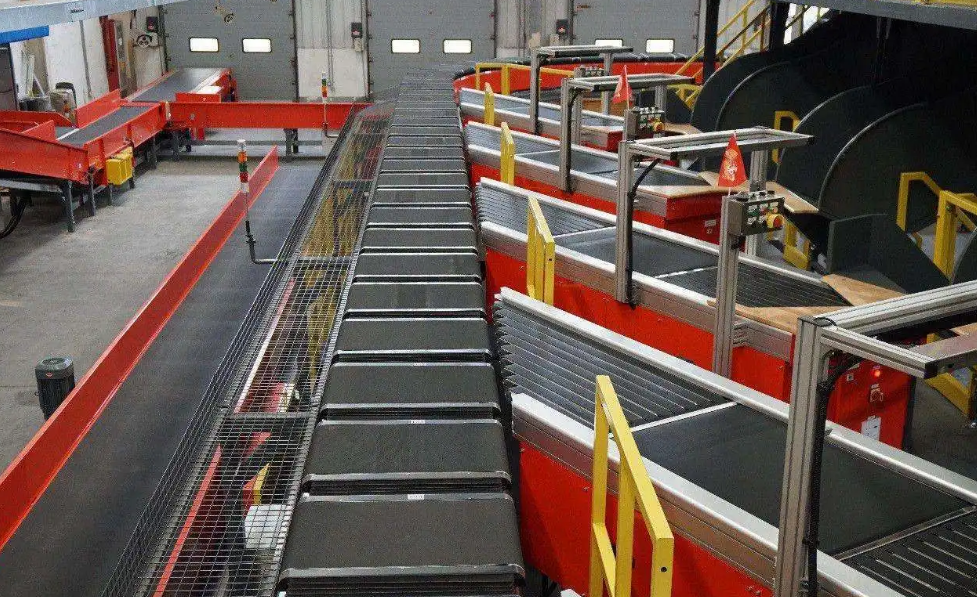 柔性鏈輸送線的特點(diǎn)與優(yōu)勢(shì)，特別是其在長(zhǎng)距離輸送中的穩(wěn)定性如何？