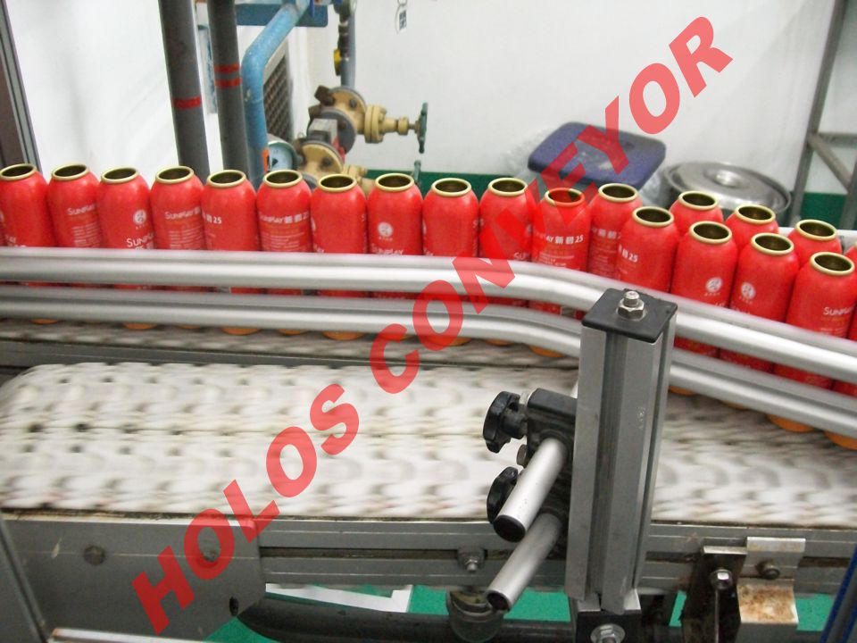 　　從國(guó)內(nèi)的實(shí)際應(yīng)用情況來看，皮帶輸送機(jī)的絞車?yán)o和液壓拉緊可以實(shí)現(xiàn)自動(dòng)控制并且拉緊力可以調(diào)節(jié)，重錘拉緊裝置有著較高的安全可靠性。隨著工業(yè)和技術(shù)的發(fā)展，并且有著長(zhǎng)距離、大運(yùn)量、高帶速特征的大型皮帶輸送機(jī)已經(jīng)成為發(fā)展主流，由此對(duì)拉緊裝置提出了更高的要求，傳統(tǒng)的拉緊裝置逐漸顯示出其缺點(diǎn)，技術(shù)人員已將對(duì)拉緊裝置的研究方向逐步轉(zhuǎn)入到自動(dòng)拉緊領(lǐng)域。如中礦業(yè)大學(xué)開發(fā)的YZL系列皮帶輸送機(jī)液壓絞車式自動(dòng)拉緊裝置，它能根據(jù)帶式輸送機(jī)起動(dòng)加速階段和平穩(wěn)運(yùn)行階段對(duì)輸送帶拉力的不同要求，提供相應(yīng)的輸送帶拉力，并且在輸送帶拉力發(fā)生變化時(shí)準(zhǔn)確監(jiān)測(cè)并且及時(shí)的自動(dòng)調(diào)整。